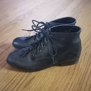 BDG lace up ankle boots size 6